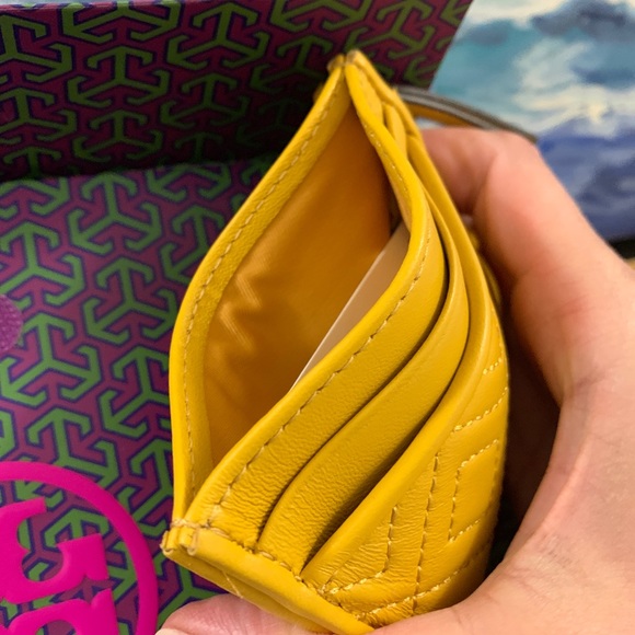 Authentic Tory Burch Quilted leather slim card cs - Picture 7 of 8